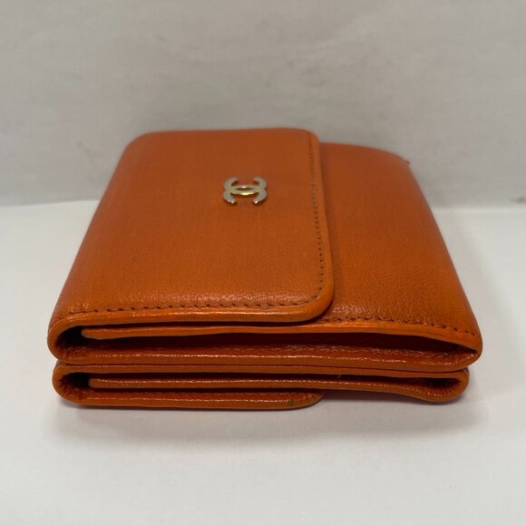 CHANEL Coco Mark Vintage Series 7 Orange Leather Compact Wallet - Preowned - Picture 6 of 16